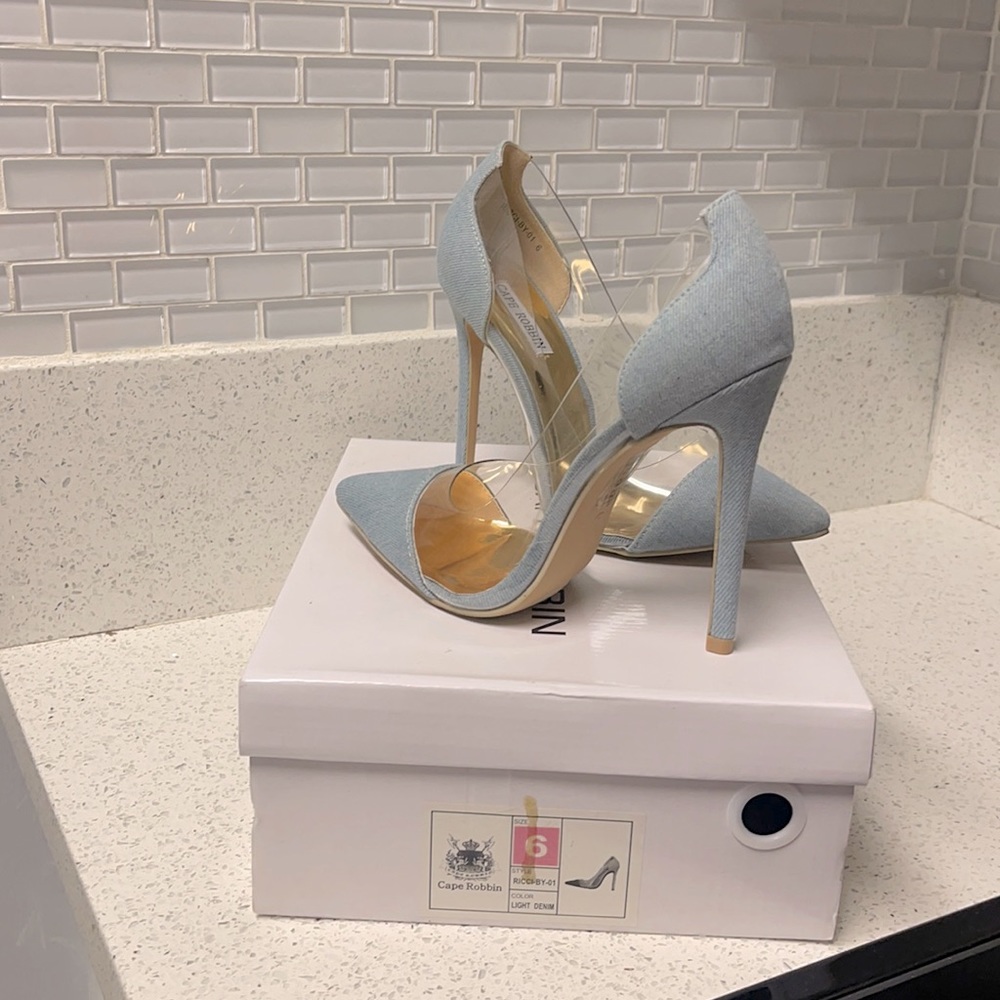Light denim high heel pump